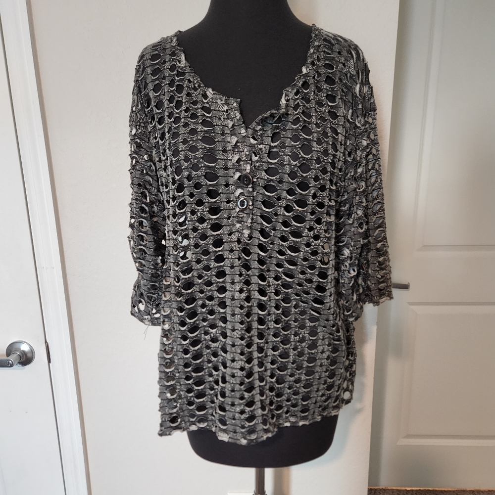 Lulu-B Black and Gray Textured Blouse